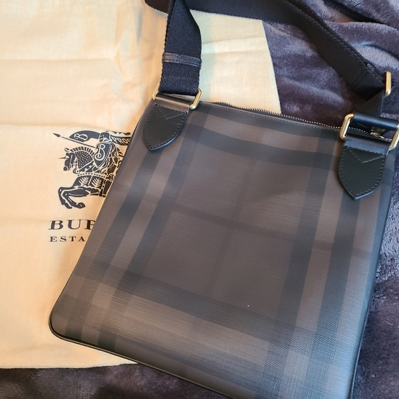 Burberry Elevated Smoked Check Beckley Slim Crossbody Chocolate Black - Picture 10 of 16